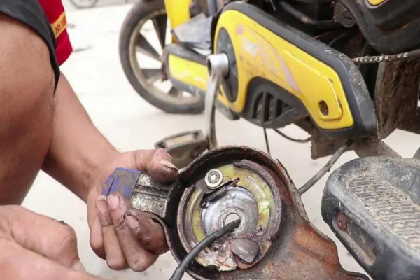 台北市电动车刹车故障